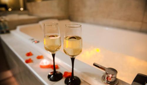 Suite with Hot Tub