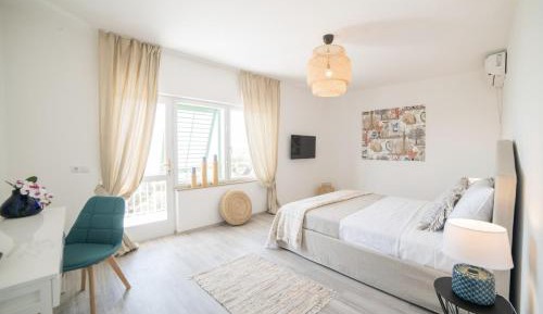 Deluxe Double Room with Balcony and Sea View