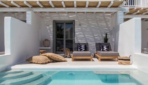 Honeymoon suite with private pool