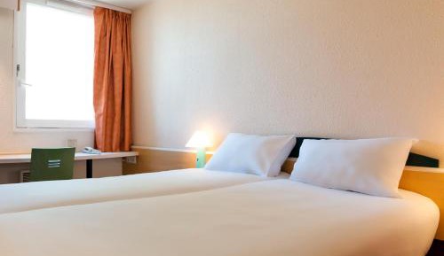 Standard Room with Two Single Beds