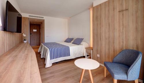 Double Room with Pool or Sea View