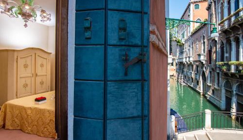 Superior Triple Room with Canal View
