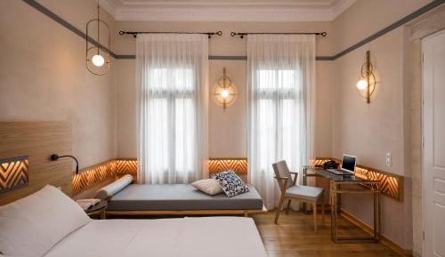 Junior Suite with City View & Spa Bath