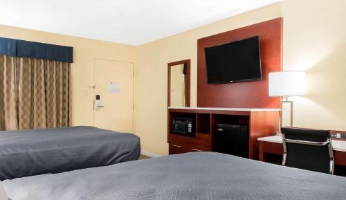 Standard Queen Room with Two Queen Beds - Non-Smoking