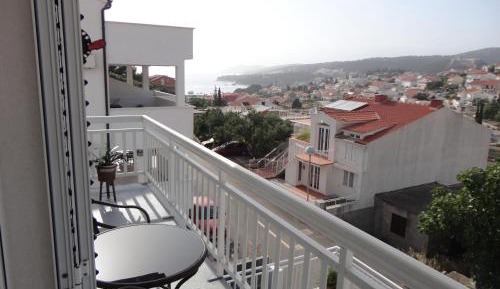 Three-Bedroom Apartment with Balcony