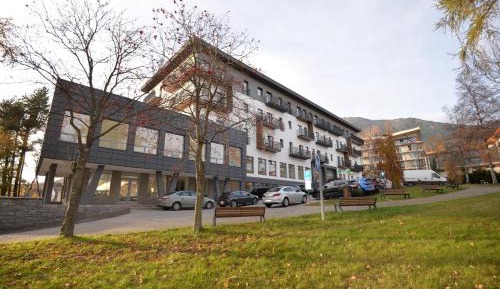 Apartment with Mountain View
