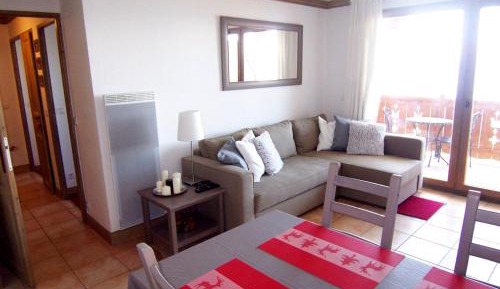 Apartment with Mountain View