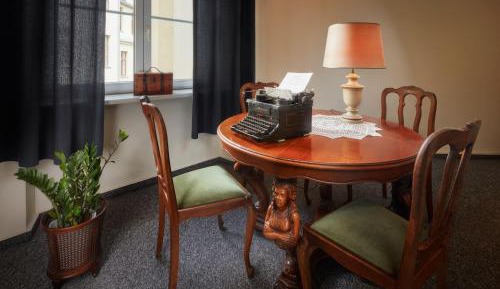 Deluxe Studio