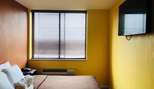 King Room - Non-Smoking