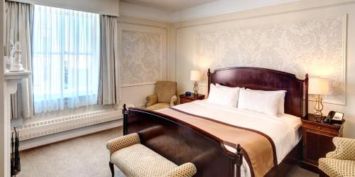 Deluxe King Suite