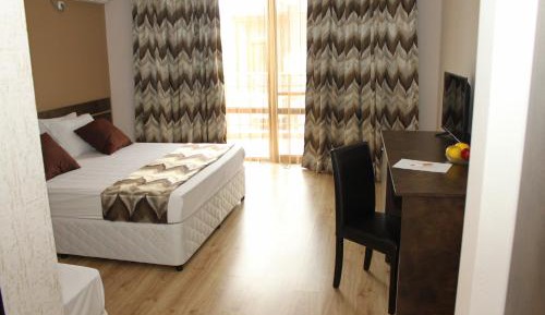 Standard Triple Room with Sea View
