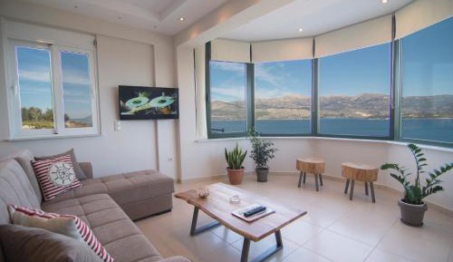 One-Bedroom Apartment with Sea View