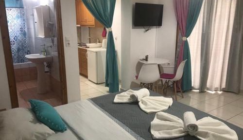 Studio (2 Adults +1 Child)