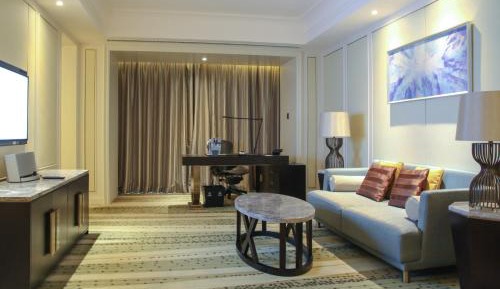 Club lounge access, 1 Bedroom Larger Suite, 1 King, Sea view