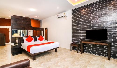 Deluxe Double or Twin Room with Pool Access