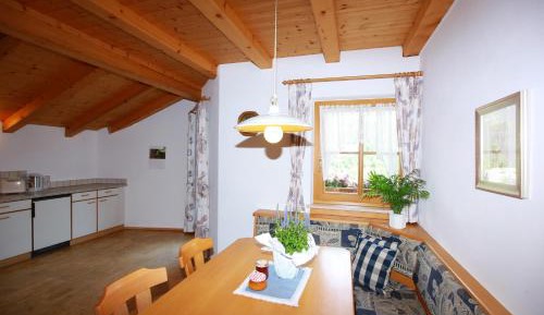 Apartment with Mountain View
