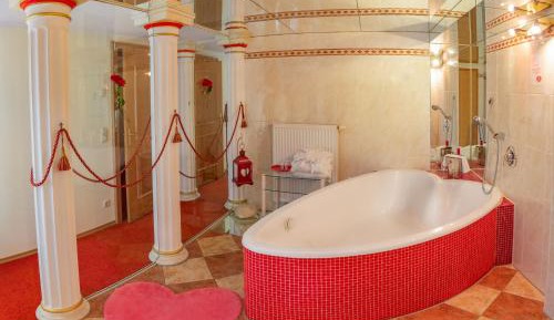Suite with Hot Tub
