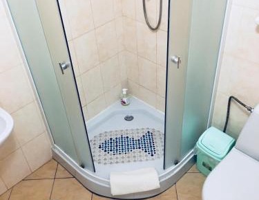 Budget Double Room with Shower  - No Window