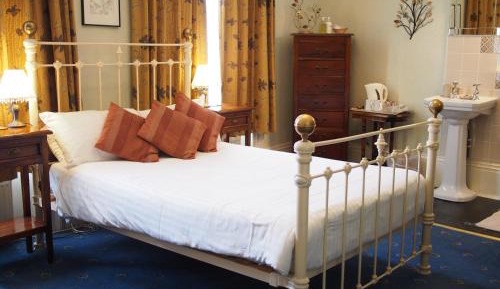 Double with en suite shower, SHARED separate toilet