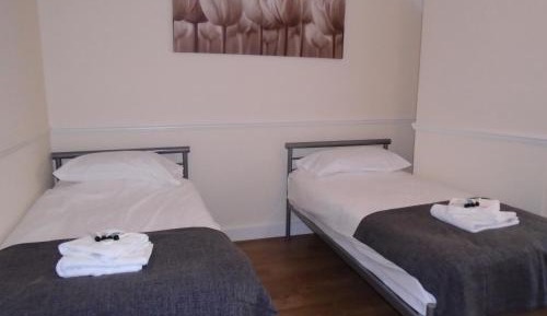 Standard Twin Room with Shared Bathroom