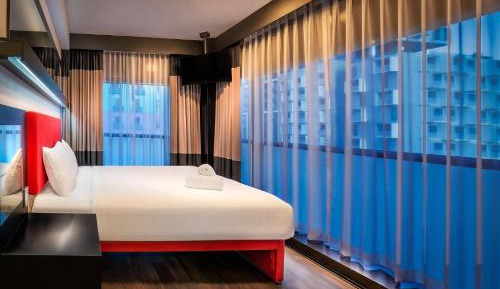 Deluxe Queen Room