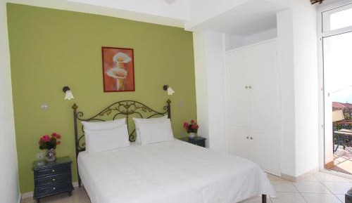 Family Suite (2 Adults + 2 Children)