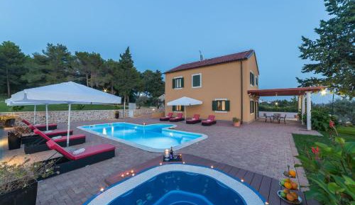 Villa - Beach Front