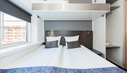 Commodore Room