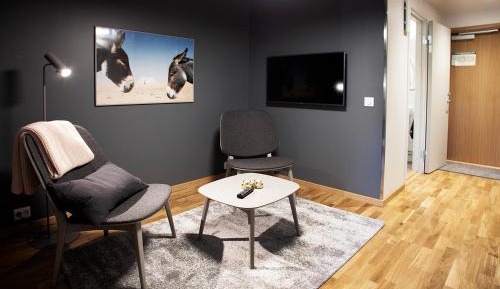 Studio Twin with Kitchenette