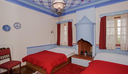 Family Room (2 Adults + 2 Children)