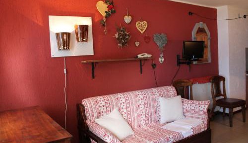 One-Bedroom Apartment (5 Adults)