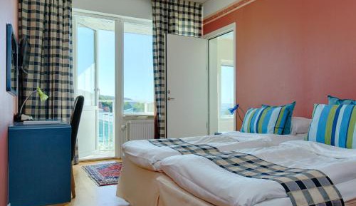 Family Room (2 Adults + 2 Children)