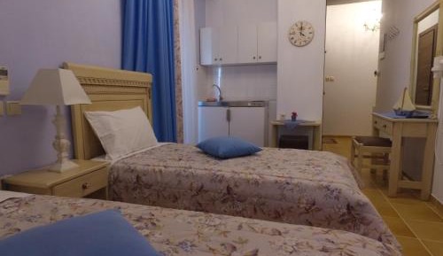 Studio (2 Adults)