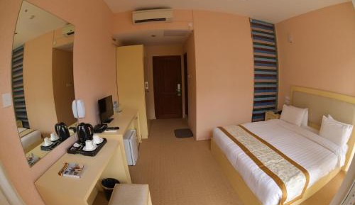 Standard Queen Room