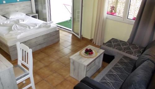 Studio (2 Adults)