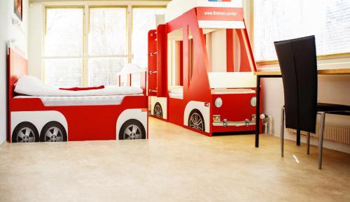 Family Room (3 Adults + 1 Child)