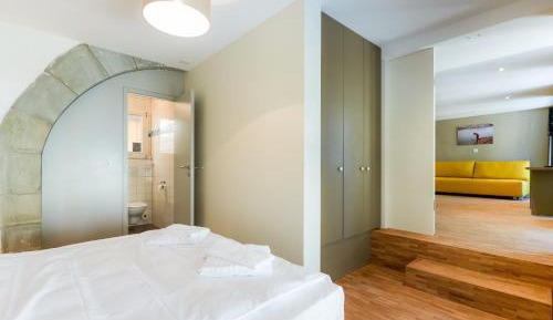 One-Bedroom Apartment with Kitchenette