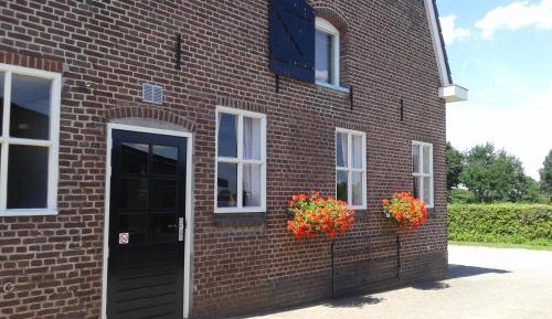 Single Room with Shared Shower and Toilet