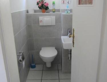 Single Room with Shared Bathroom