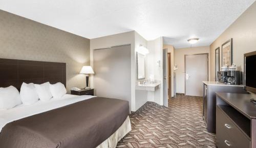 Queen Room with Bath Tub - Mobility Accessible/Non-Smoking