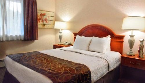 One-Bedroom Queen Suite- Non-Smoking