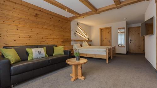 Superior Twin Room with Mountain View