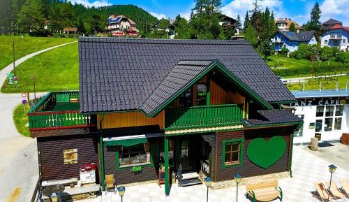 Apartment with Mountain View