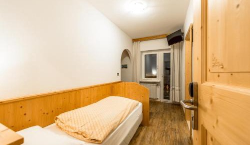 Single Room with Mountain View