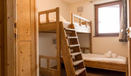One-Bedroom Apartment with Cabin