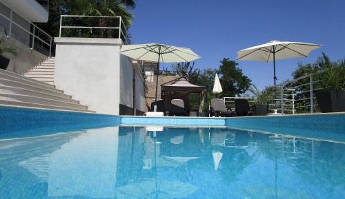 Two-Bedroom Deluxe Apartment with Balcony
