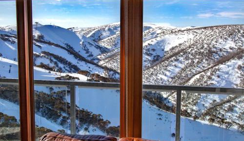Apartment with Mountain View