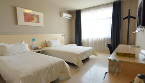 Standard Twin Room B