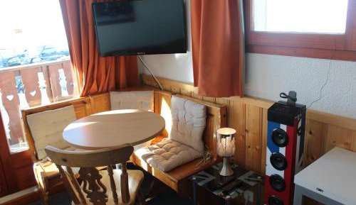 Apartment with Mountain View