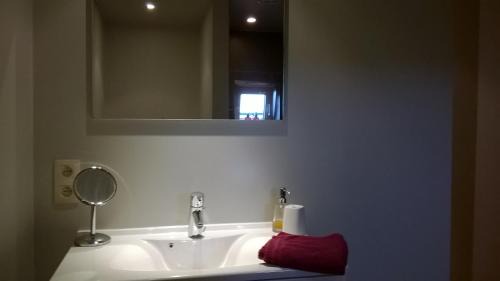 Deluxe Double Room (2 Adults + 1 Child)